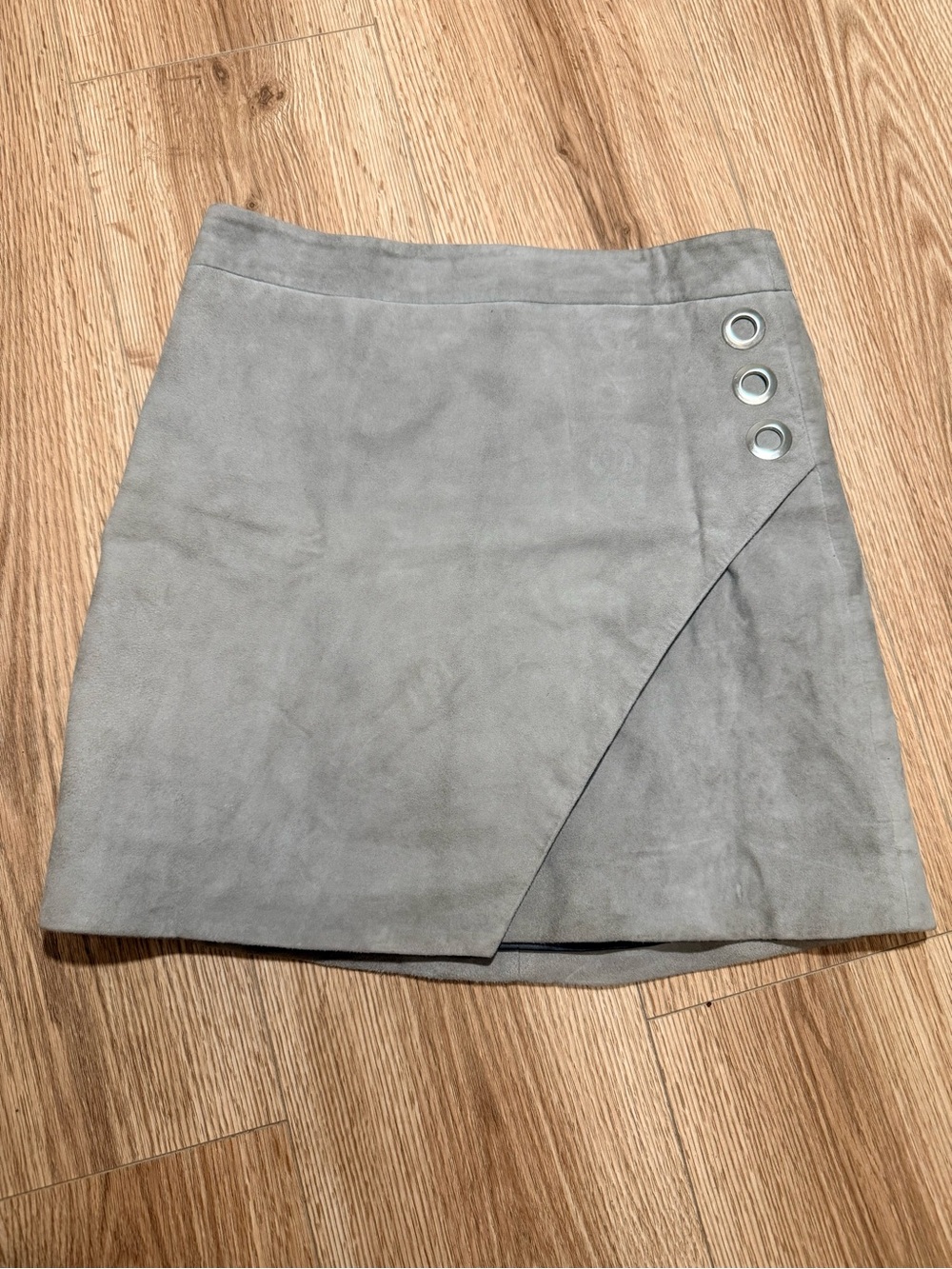 Michelle Mason Womens Sz 4 Gray Suede Mini Skirt Lambskin Grommet Wrap Lined‎
